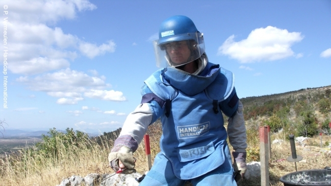 Kampf gegen Minen und Streubomben – Aufklärung, Räumung, Opferhilfe