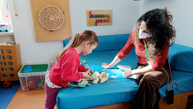 Pädagogische und psychosoziale Betreuung von schwerstkranken Kindern durch Child Life Specialists im Dr. von Haunerschen Kinderspital München