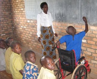 Bildungsstipendien für gefährdete und behinderte Kinder und Jugendliche in Ruanda