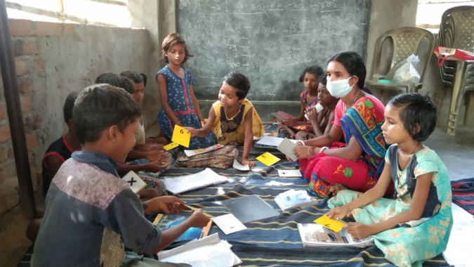 Überfüllte Nachhilfezentren – Corona trifft Kinder aus sozialen Randgruppen besonders hart: unsere Arbeit mit Partner DMSC in Kotshila und Senabona, Distrikt Purulia