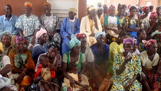 In Burkina Faso: Für Aufklärung von Jugendlichen und Erwachsenen und die Förderung von Einkommen für Frauen