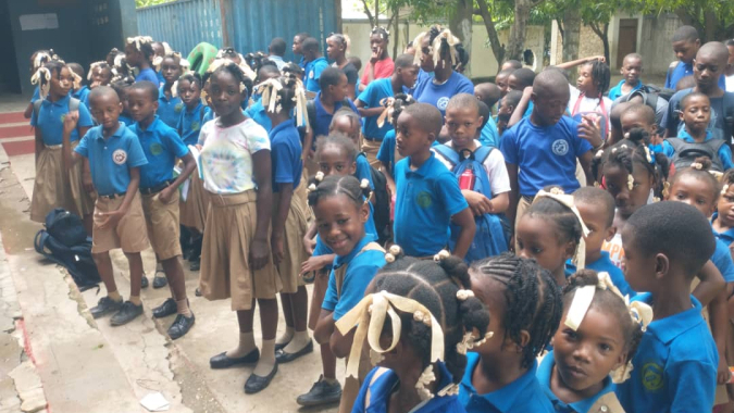 Der Hunger der Kinder in Haiti ist groß – Mahlzeit für Schulkinder