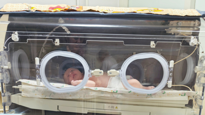 Medizinische Hilfe für Neugeborene im Krieg