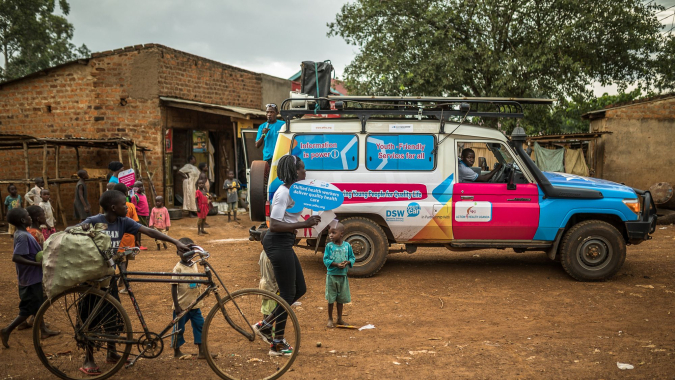 Mobile Aufklärung in Uganda - Youth Truck