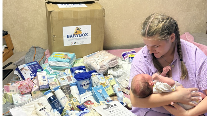 Babyboxen für die Ukraine – Hilfe fürs neue Leben im Krieg
