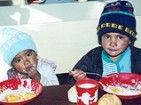 Frühstückskinder in Salcaja/Guatemala