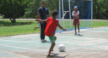 Kick-Off: Fußballtraining für Straßenkinder mit Unterstützung von Jürgen Klopp