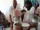 Gesunde Kamelmilch als Nahrungsmittel und Einkommensquelle