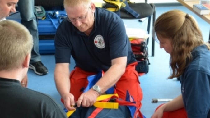 „Suche nach vermissten Personen / Therapiehundearbeit“ - Rettungshundestaffel des Deutschen Roten Kreuz