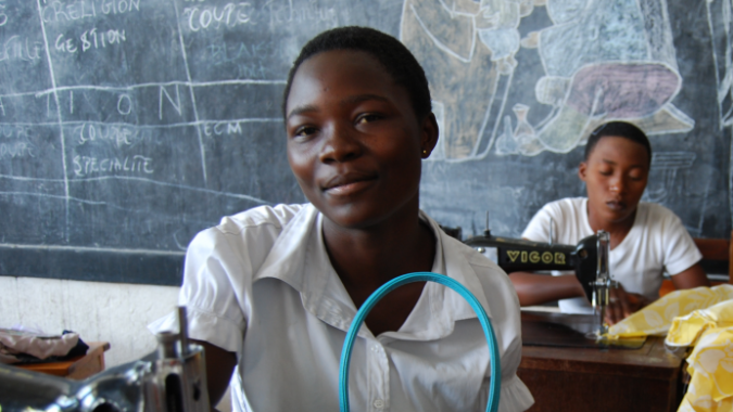 Alphabetisierungskurse und Förderung von Kleinstunternehmen für bedürftige junge Frauen in der Provinz Nord Kivu (Kongo)