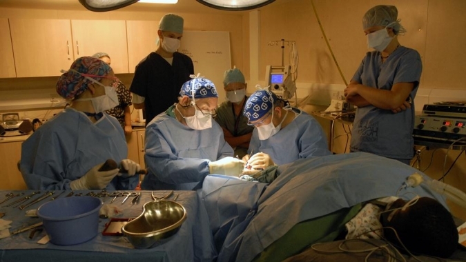 Operationen für Bedürftige an Bord des Hospitalschiffes "Africa Mercy"