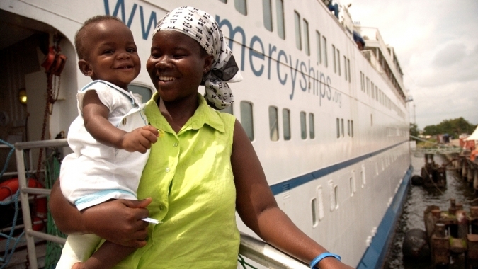 Operationen für Bedürftige an Bord des Hospitalschiffes "Africa Mercy"