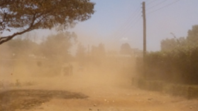Staub macht krank: Das Straßenkinderprojekt in Kenia braucht eine Hofbefestigung
