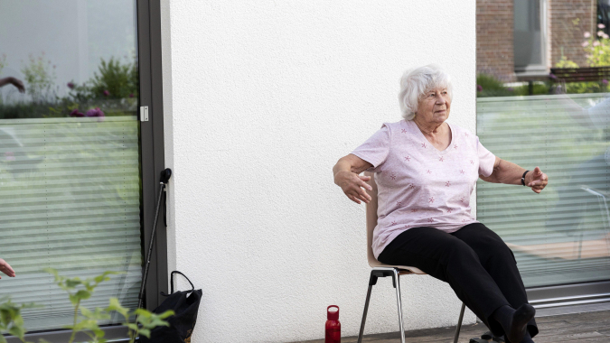 OMY! Yoga für Menschen 60+  in Altersarmut